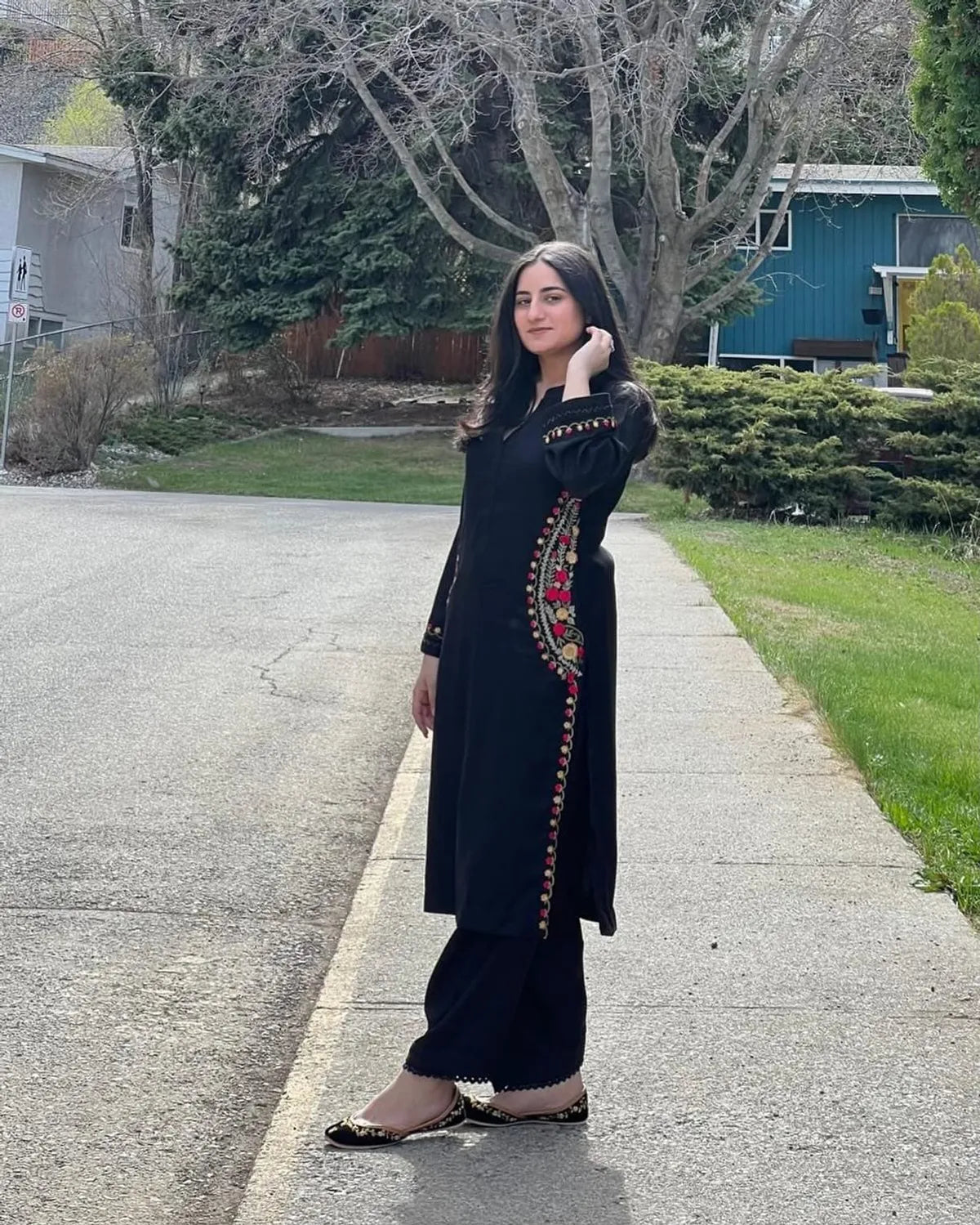 Stylish Embroidered Kurti With Pant And Dupatta Set