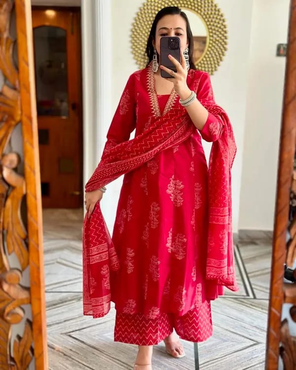 Beautiful Embroidery Kurti With Pant And Dupatta Set