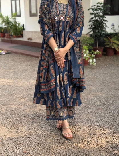 Women's V-Neck Blue Paisley Kurta and Wide-Leg Pants
